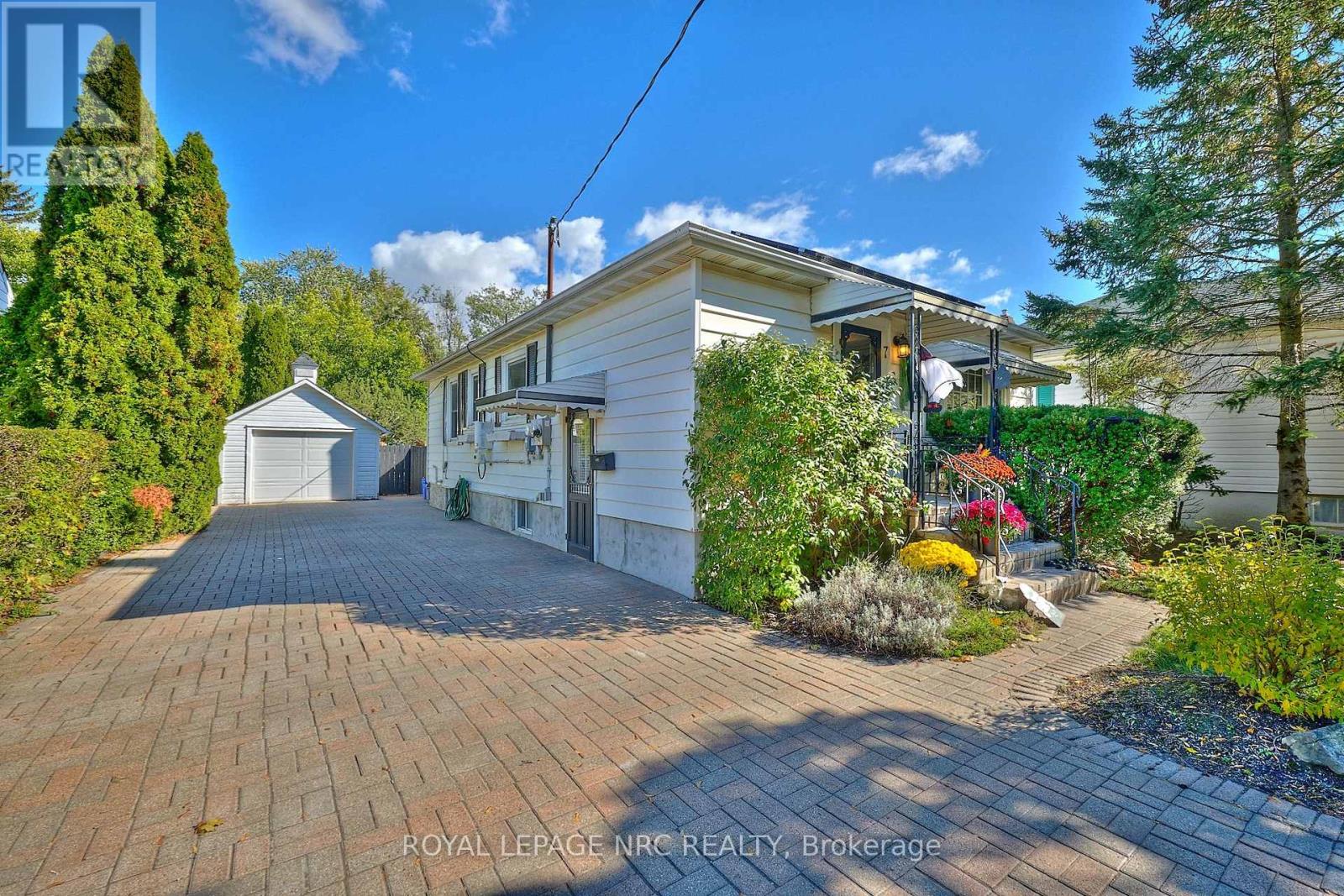 7 Hallcrest Avenue, St. Catharines, Ontario  L2N 1V4 - Photo 3 - X12474182