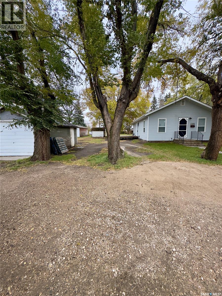 2008 2nd Avenue W, Waldheim, Saskatchewan  S0K 4R0 - Photo 2 - SK021345