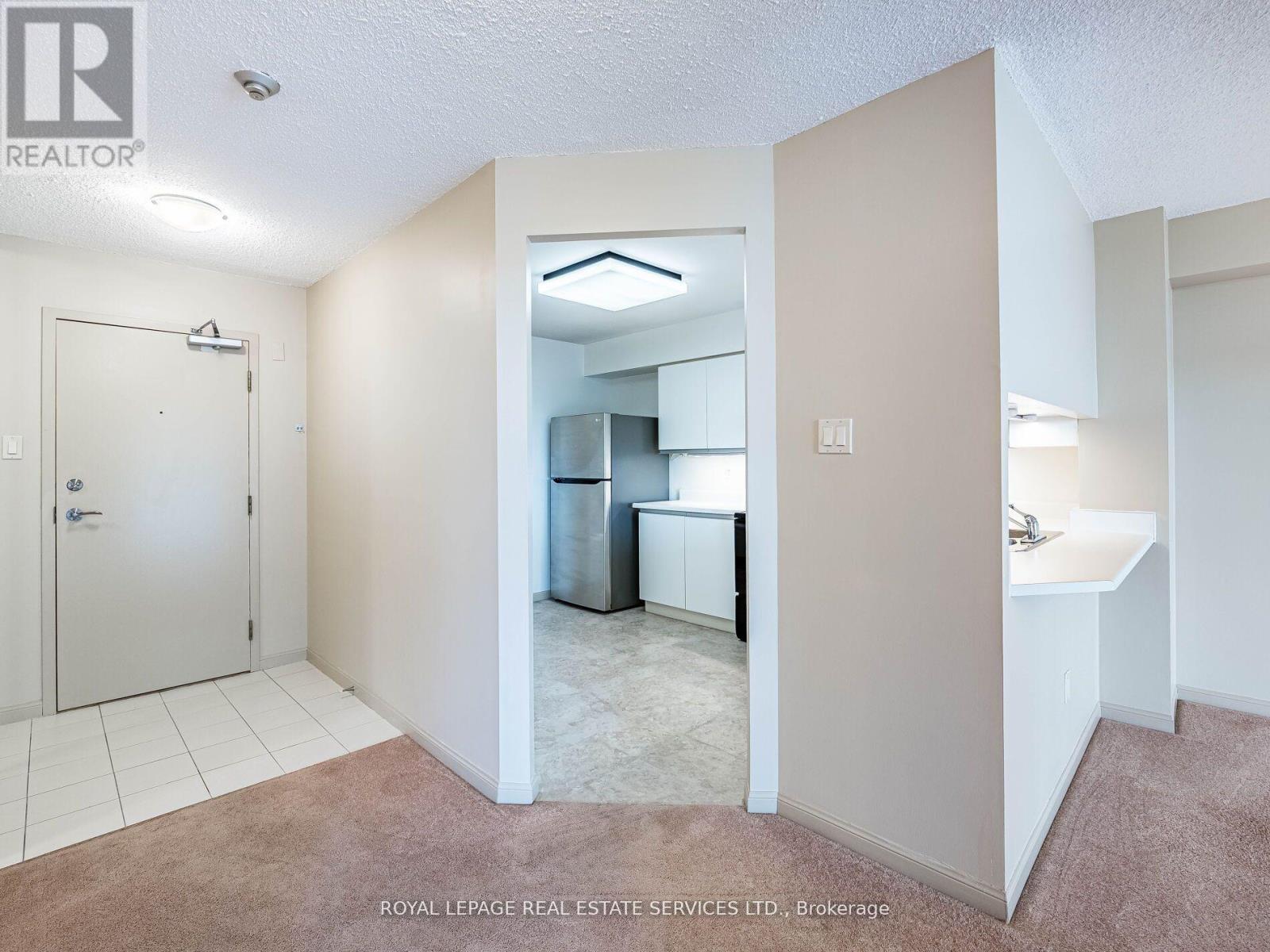 908 - 12 Laurelcrest Street, Brampton (Queen Street Corridor), Ontario  L6S 5Y4 - Photo 7 - W12474123