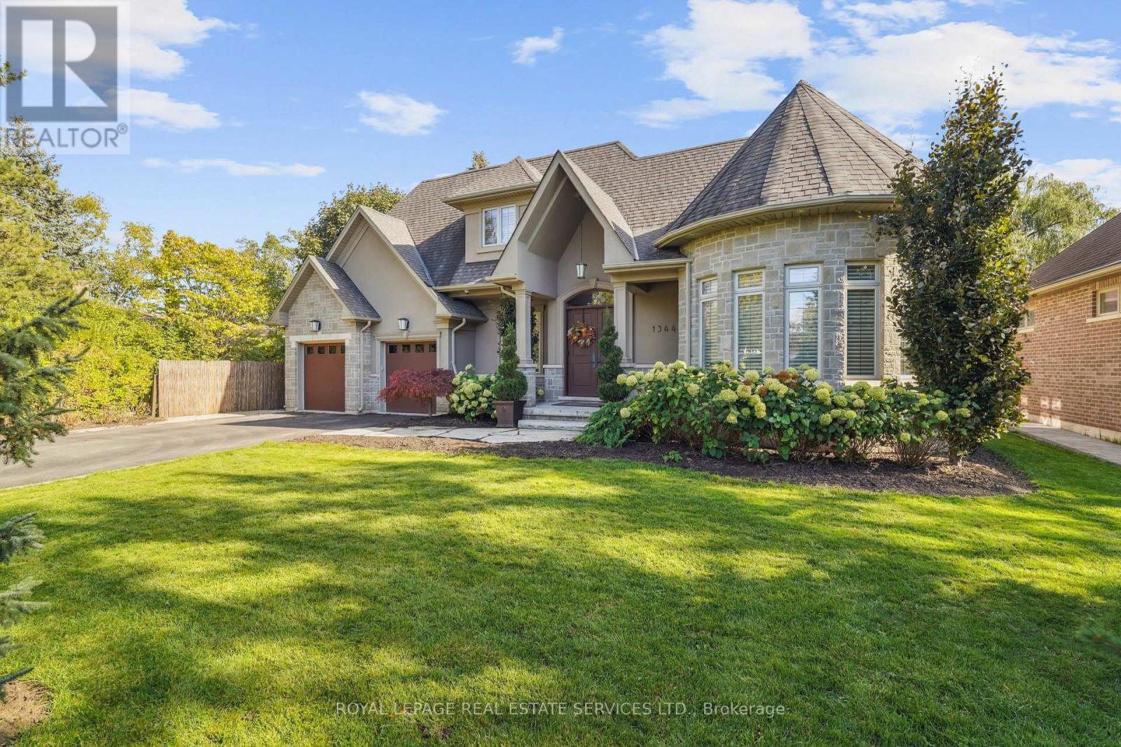 1344 Secord Avenue, Oakville, Ontario  L6L 2L1 - Photo 2 - W12474131