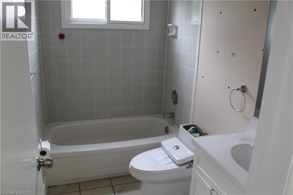 19 Cecelia Court, St. Catharines, Ontario  L2M 7R7 - Photo 5 - 40780825