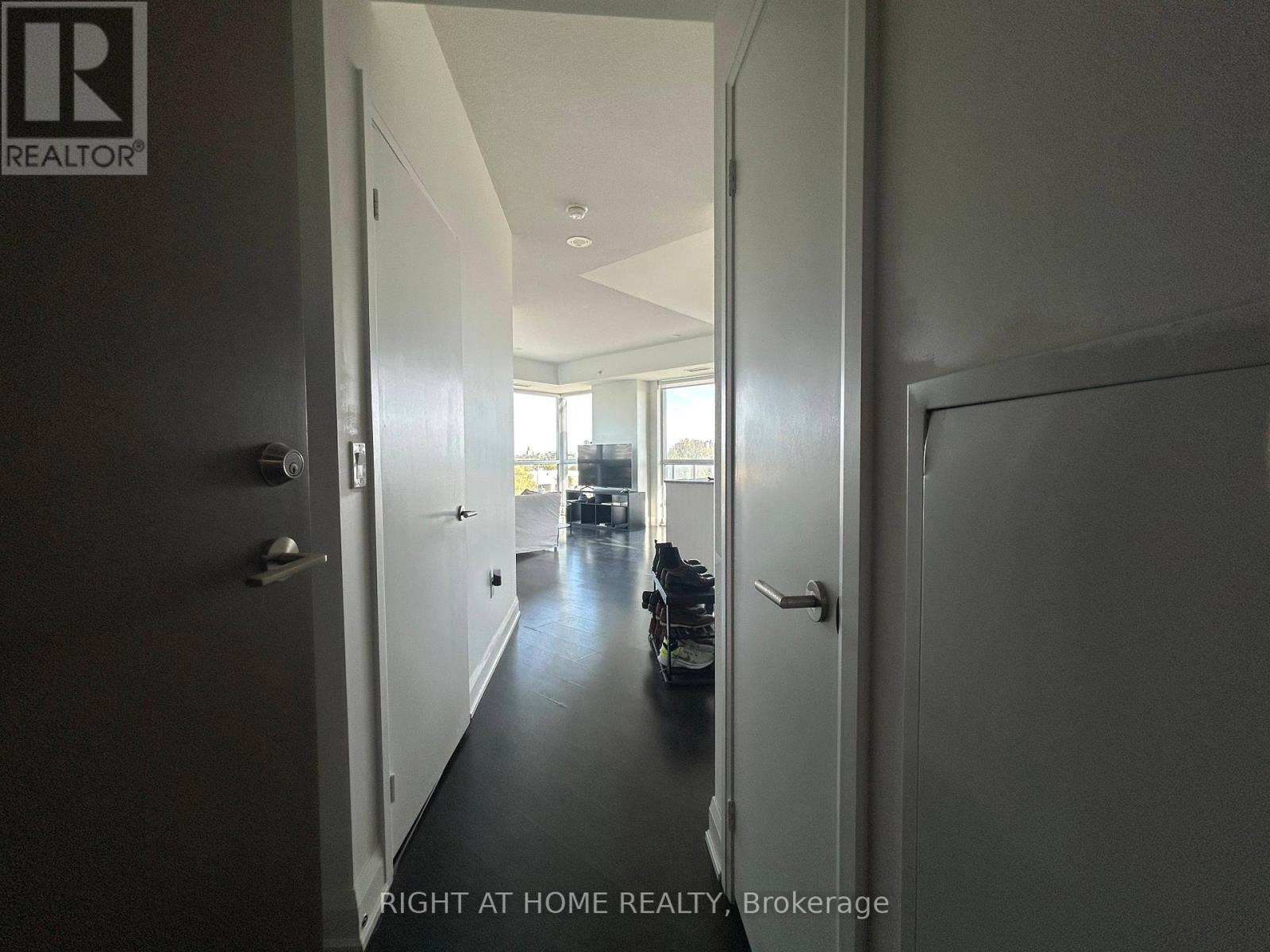 405 - 160 Vanderhoof Avenue, Toronto, Ontario  M4G 0B7 - Photo 2 - C12474203