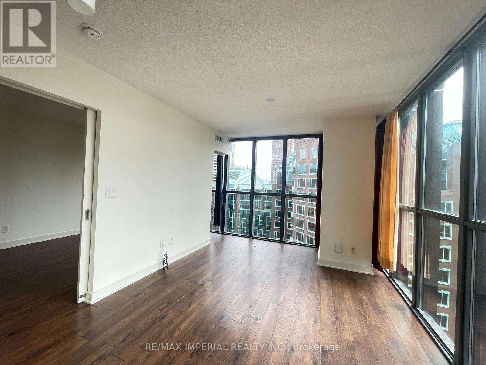 1602 - 110 Charles Street E, Toronto, Ontario  M4Y 1T5 - Photo 4 - C12474233