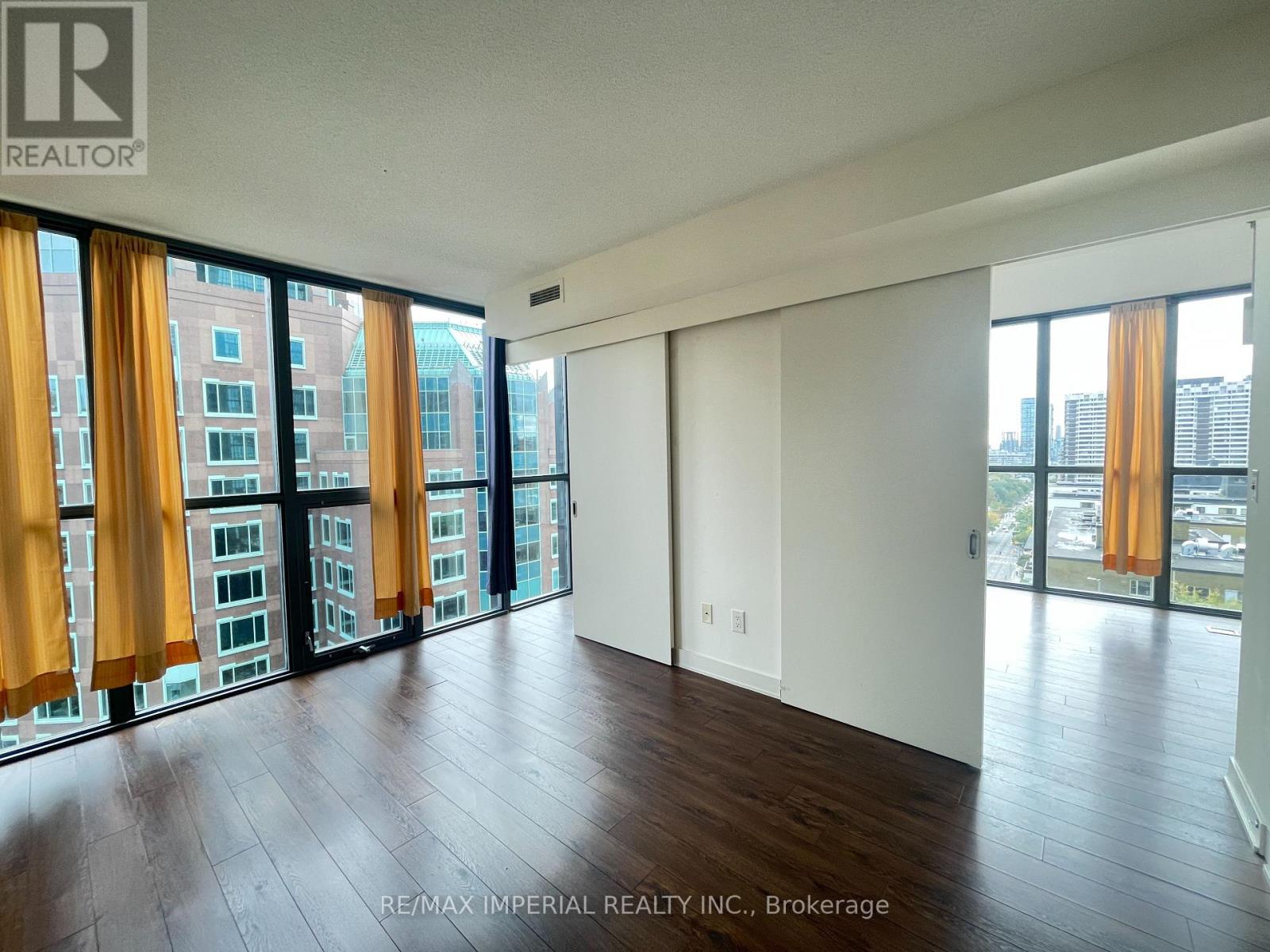 1602 - 110 Charles Street E, Toronto, Ontario  M4Y 1T5 - Photo 5 - C12474233