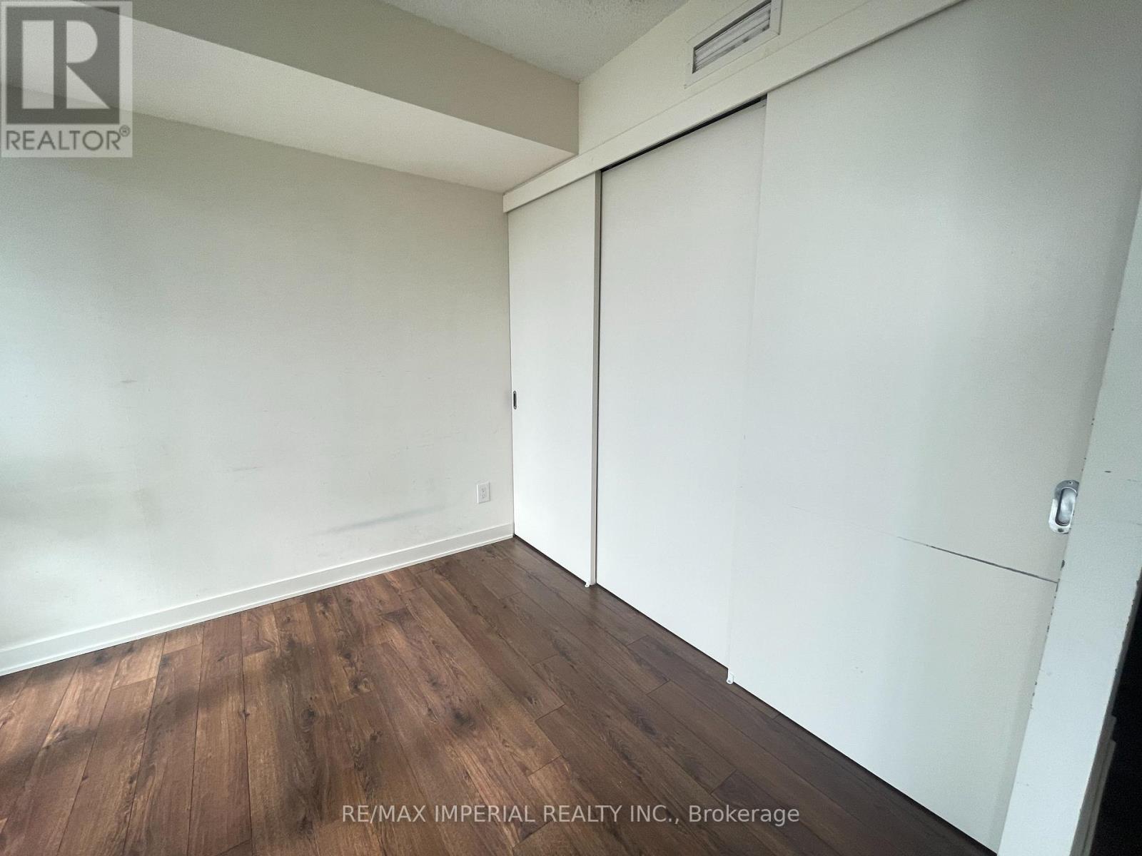 1602 - 110 Charles Street E, Toronto, Ontario  M4Y 1T5 - Photo 8 - C12474233