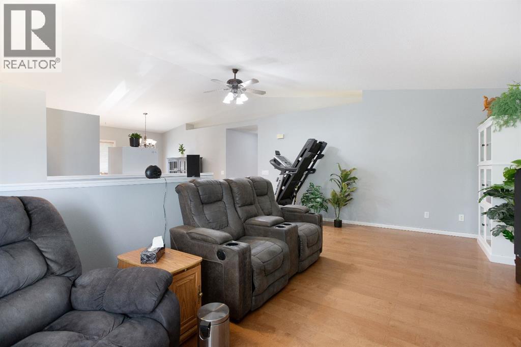 828 Pioneer Drive, Irricana, Alberta  T0M 1B0 - Photo 3 - A2257856