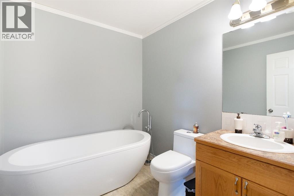 828 Pioneer Drive, Irricana, Alberta  T0M 1B0 - Photo 17 - A2257856