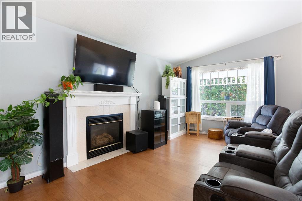 828 Pioneer Drive, Irricana, Alberta  T0M 1B0 - Photo 2 - A2257856