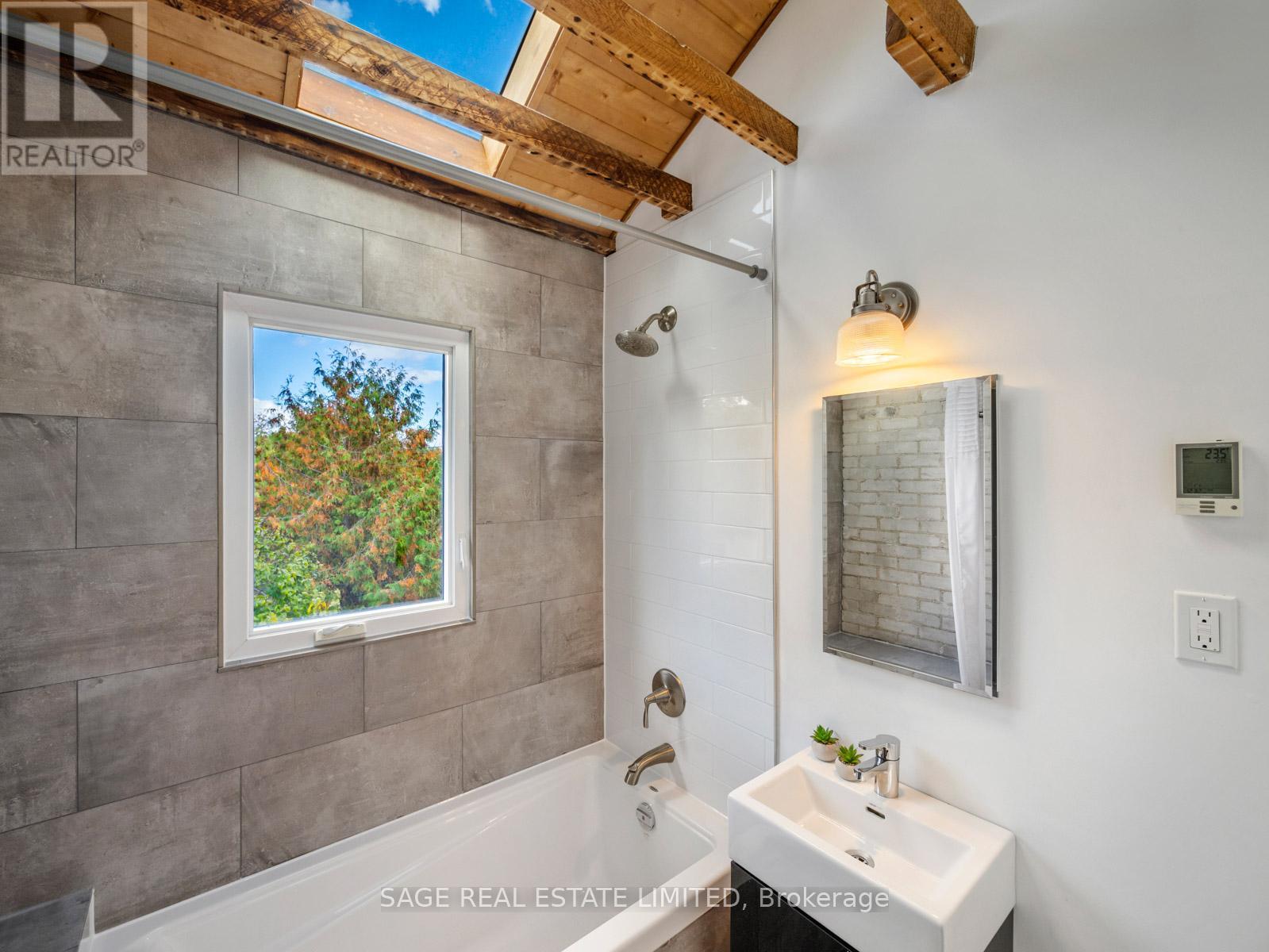 439 Leslie Street, Toronto, Ontario  M4M 3E5 - Photo 25 - E12474185