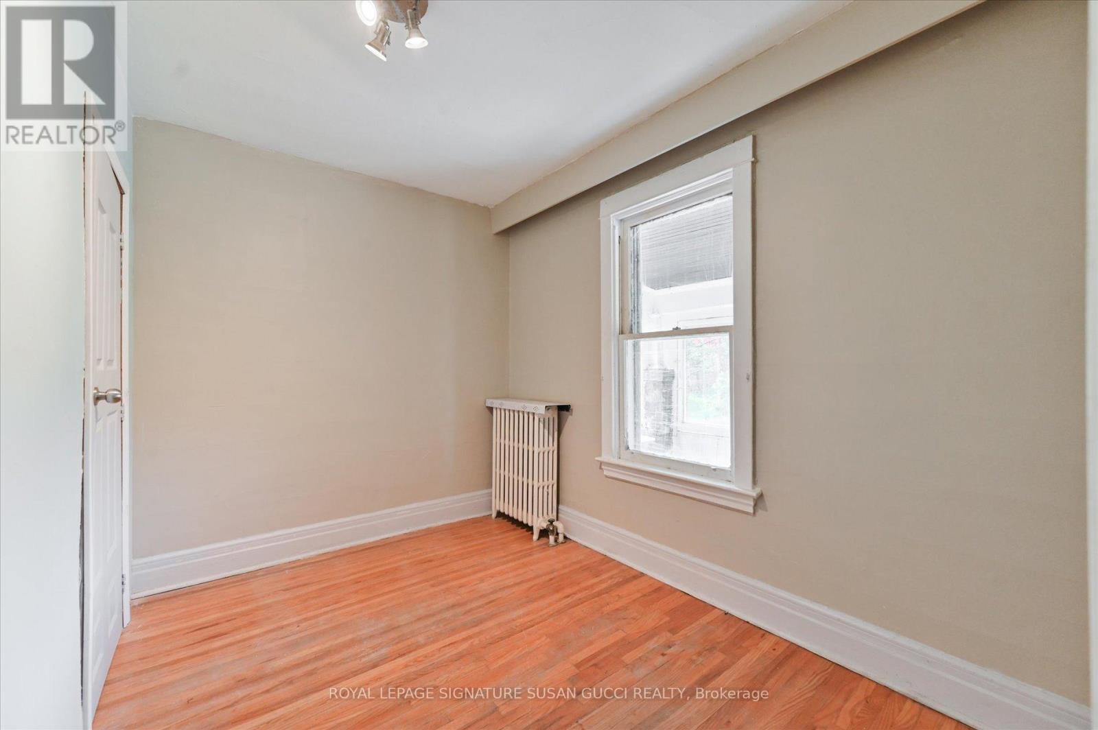 9 Everett Crescent, Toronto, Ontario  M4C 4P3 - Photo 14 - E12474247