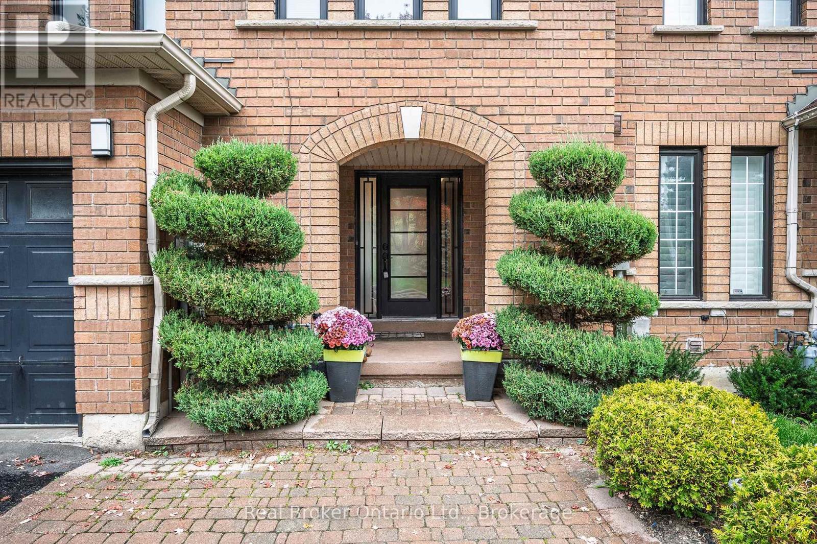 248 Hawkview Boulevard, Vaughan, Ontario  L4H 2G6 - Photo 3 - N12474331