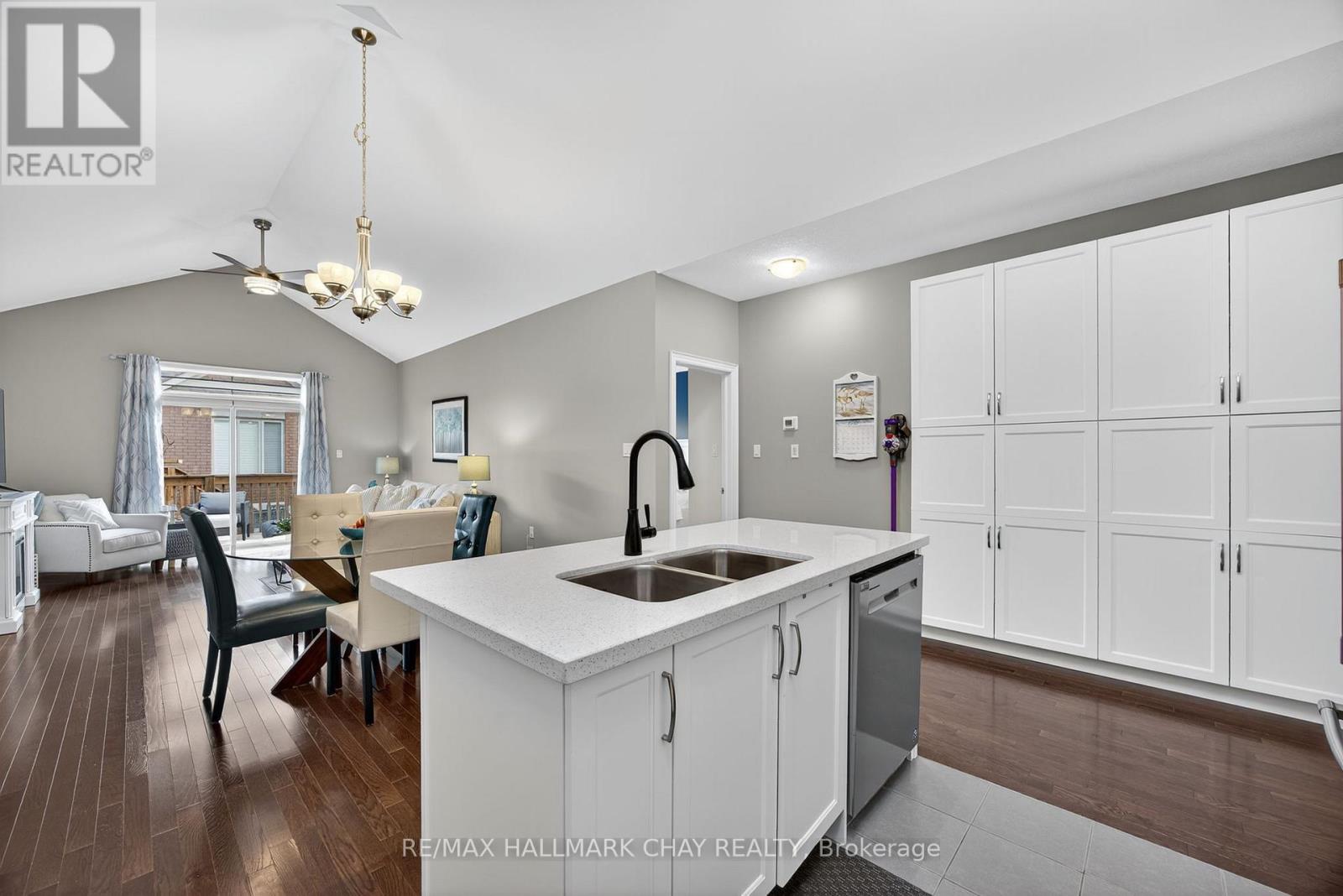 63 Summerhill Drive, New Tecumseth, Ontario  L9R 0S8 - Photo 11 - N12474200