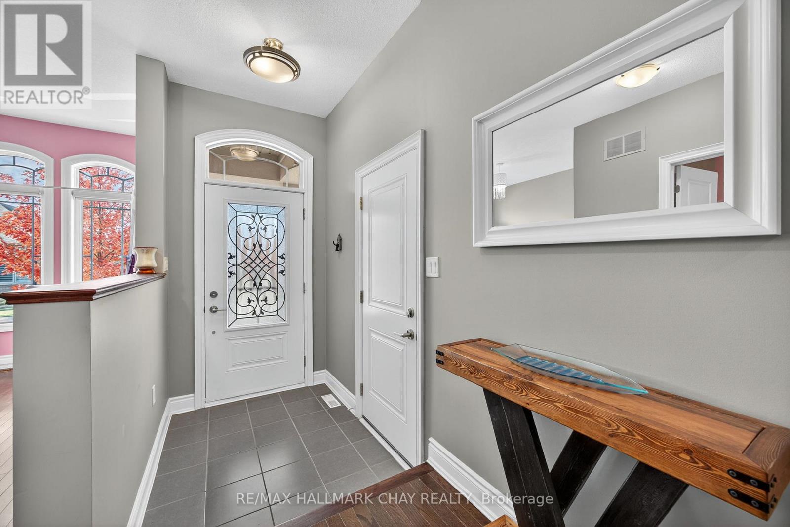63 Summerhill Drive, New Tecumseth, Ontario  L9R 0S8 - Photo 4 - N12474200