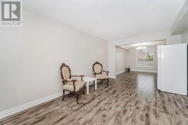 86 Dina Road, Vaughan, Ontario  L6A 1L7 - Photo 10 - N12474229