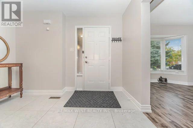 86 Dina Road, Vaughan, Ontario  L6A 1L7 - Photo 5 - N12474229