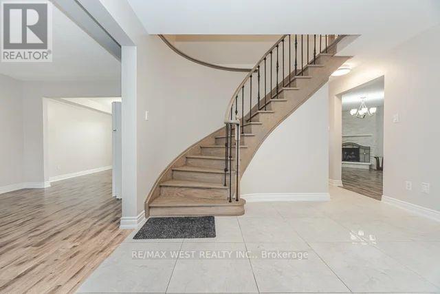86 Dina Road, Vaughan, Ontario  L6A 1L7 - Photo 6 - N12474229