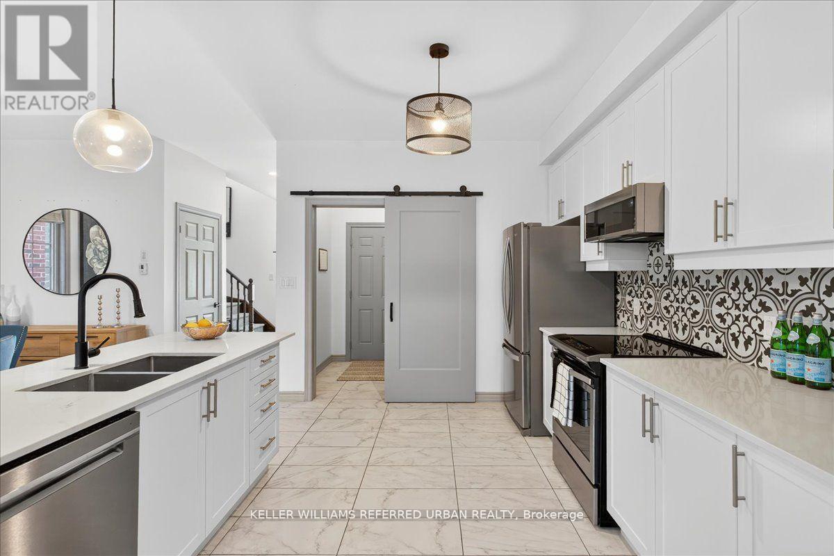431 Rita's Avenue, Newmarket, Ontario  L3X 2N1 - Photo 13 - N12474253