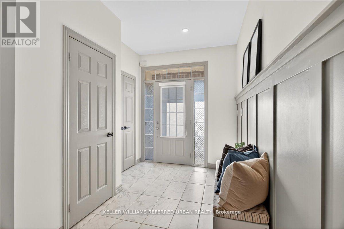 431 Rita's Avenue, Newmarket, Ontario  L3X 2N1 - Photo 5 - N12474253