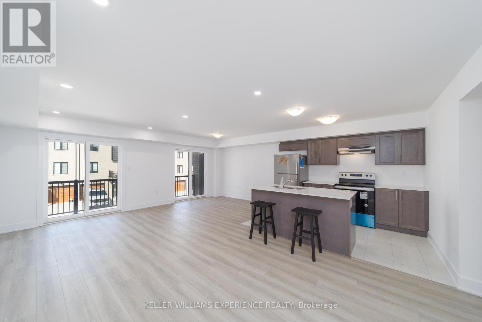 5 - 32 Wagon Lane, Barrie, Ontario  L9J 0V2 - Photo 3 - S12474216