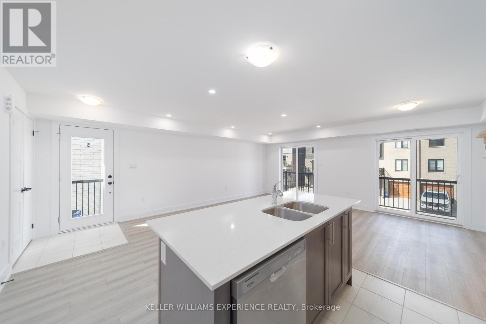 5 - 32 Wagon Lane, Barrie, Ontario  L9J 0V2 - Photo 6 - S12474216