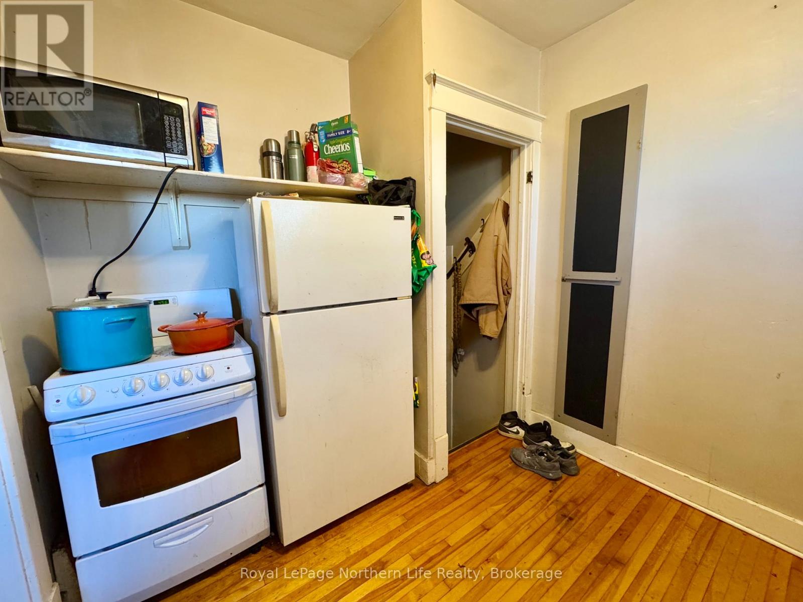 1107 Algonquin Avenue, North Bay, Ontario P1B 4Y1 - Photo 4 - X12474324