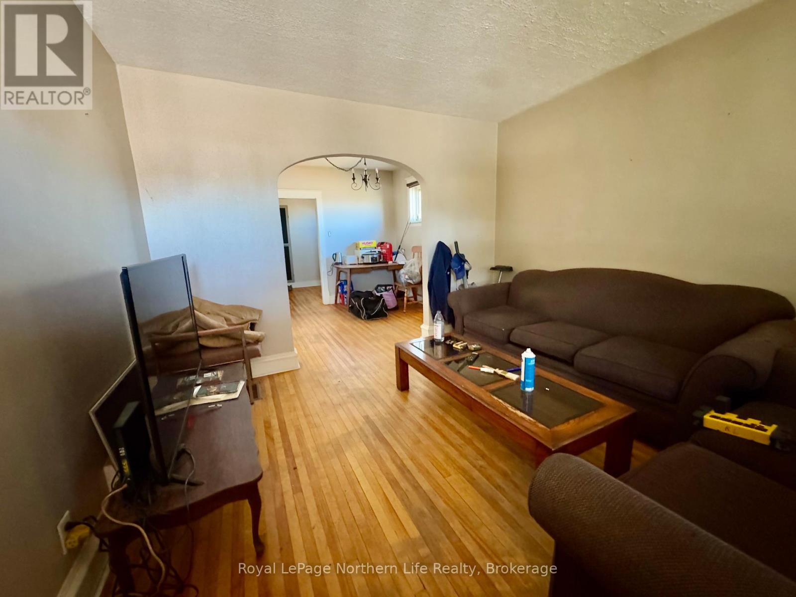 1107 Algonquin Avenue, North Bay, Ontario P1B 4Y1 - Photo 5 - X12474324