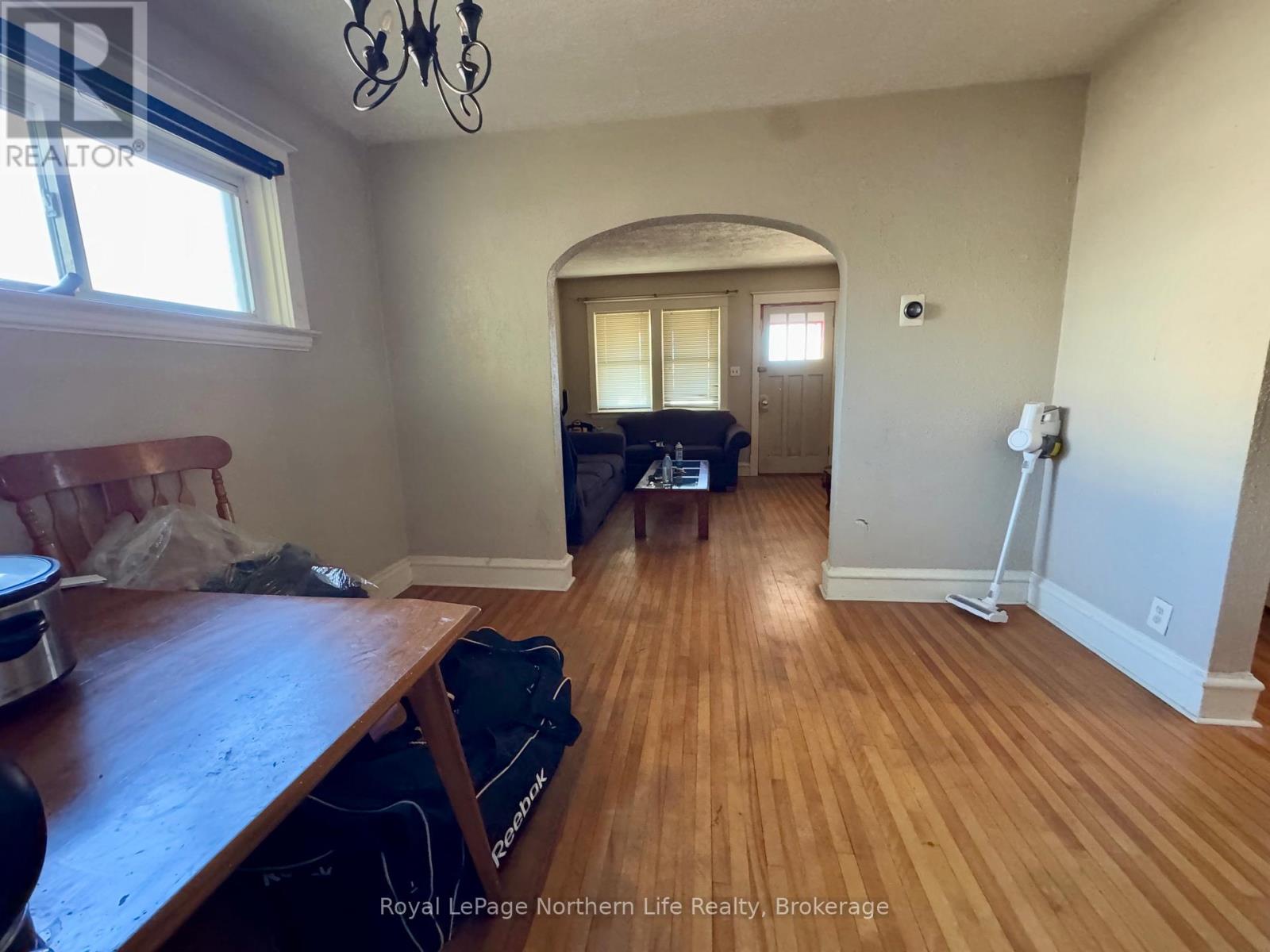 1107 Algonquin Avenue, North Bay, Ontario P1B 4Y1 - Photo 7 - X12474324