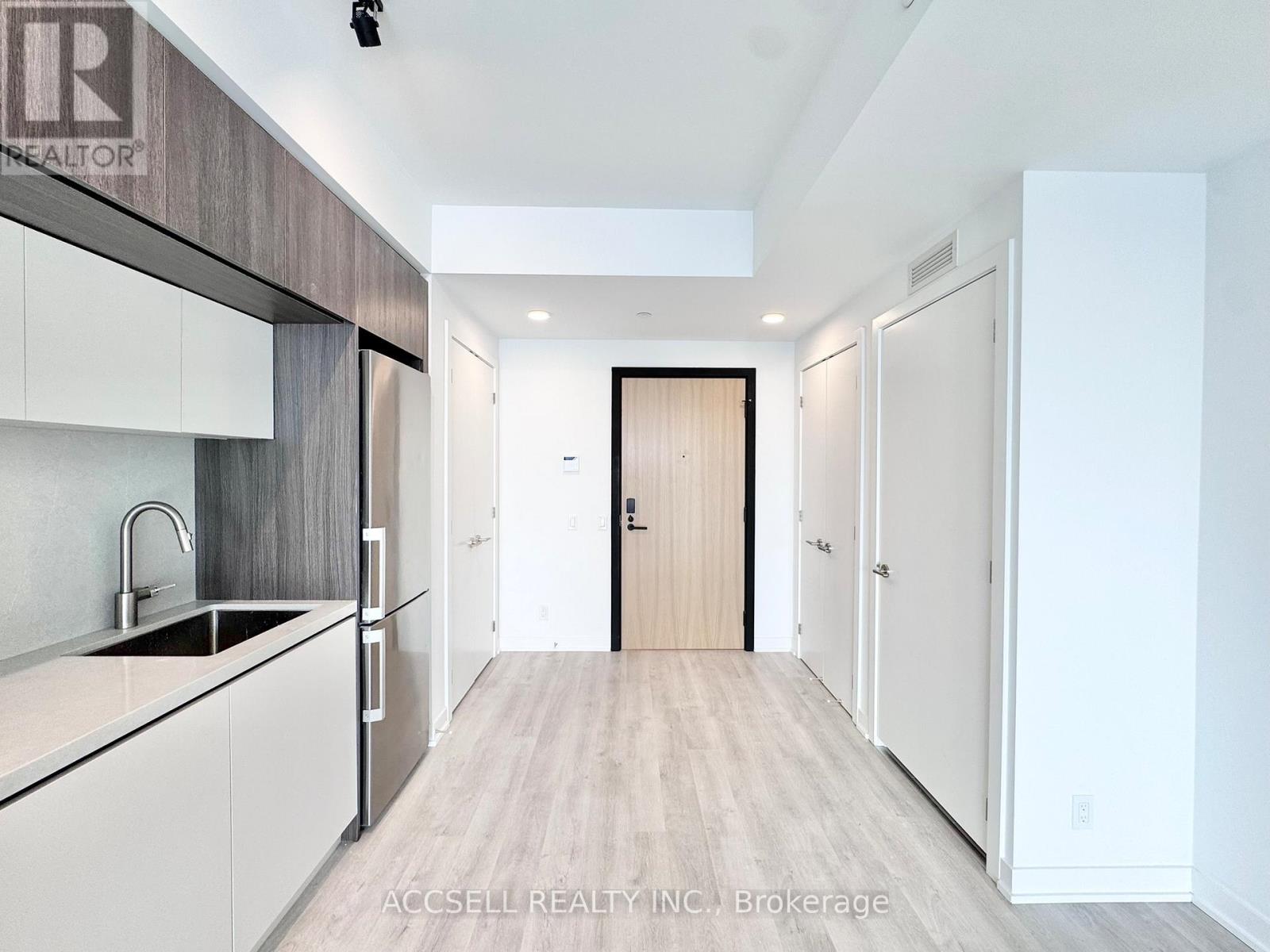 W2805 - 185 Millway Avenue, Vaughan, Ontario  L4K 0L2 - Photo 2 - N12472974
