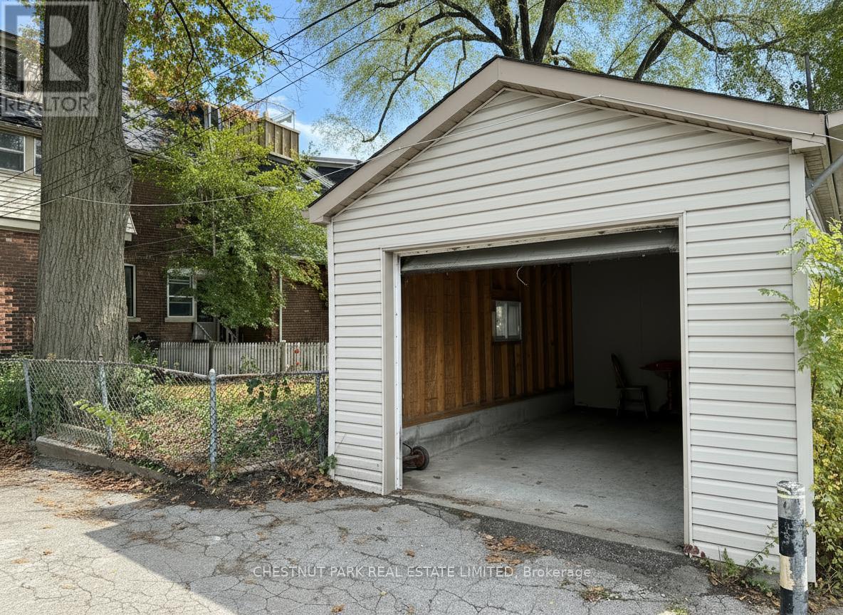 6 Highview Crescent, Toronto, Ontario  M6H 2Y2 - Photo 27 - W12471507