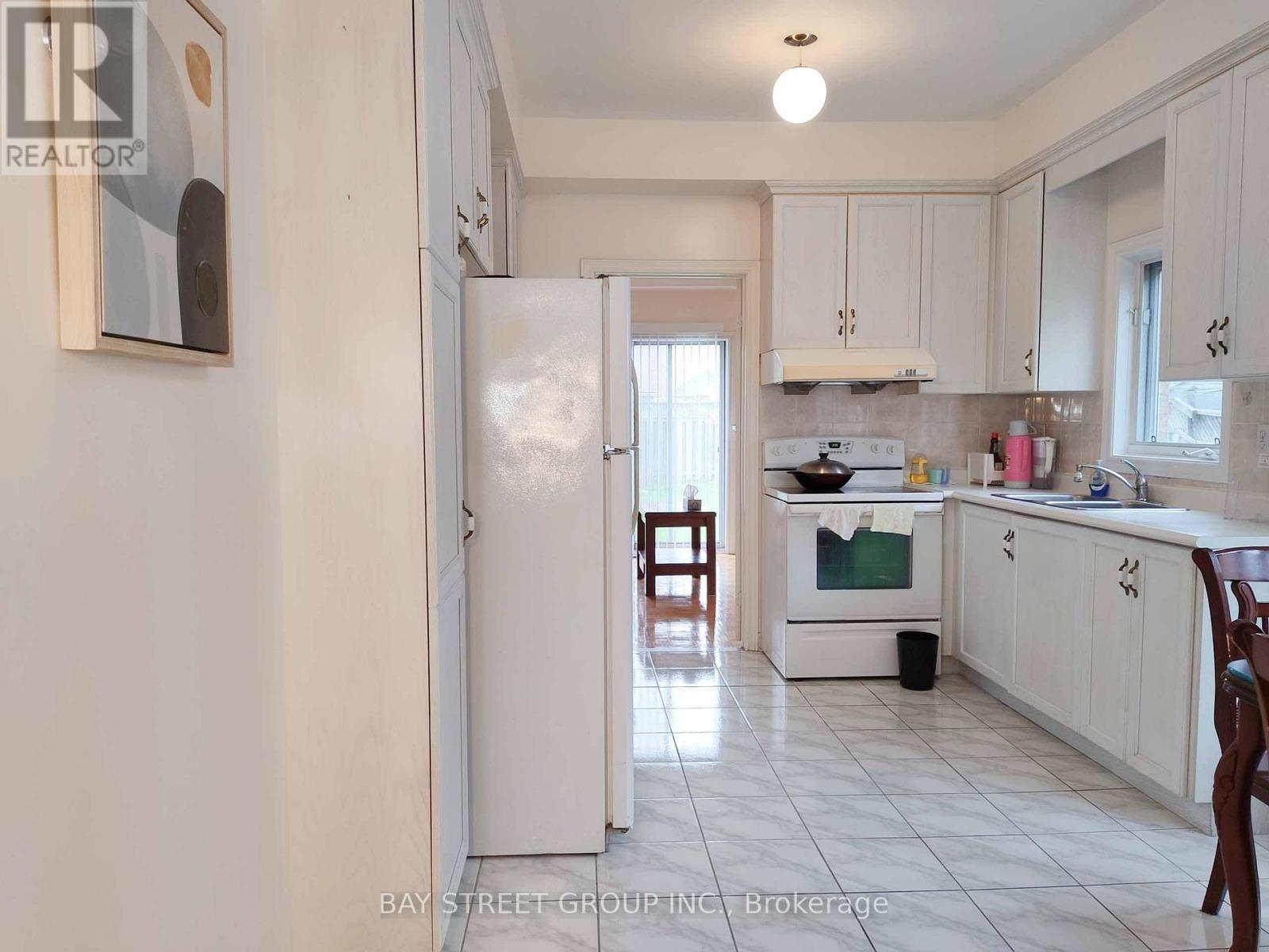 76 Greensboro Drive, Markham, Ontario  L3R 0V5 - Photo 8 - N12194417