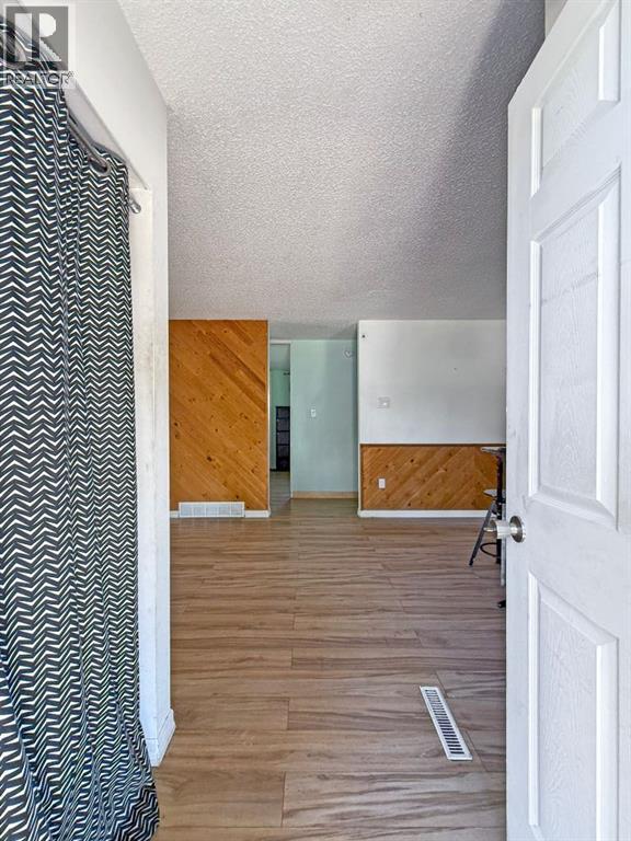 823 23 Street N, Lethbridge, Alberta  T1H 3S9 - Photo 4 - A2243483