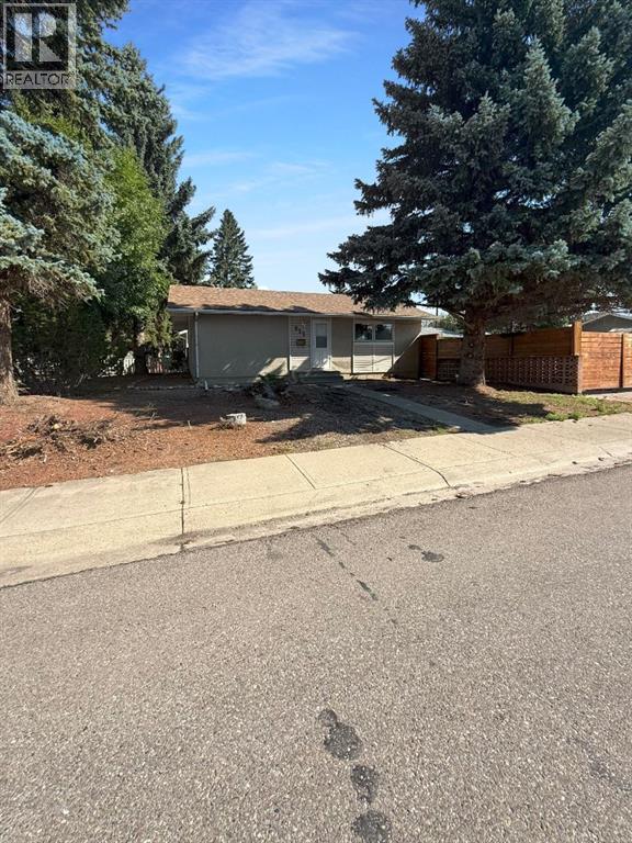 823 23 Street N, Lethbridge, Alberta  T1H 3S9 - Photo 2 - A2243483