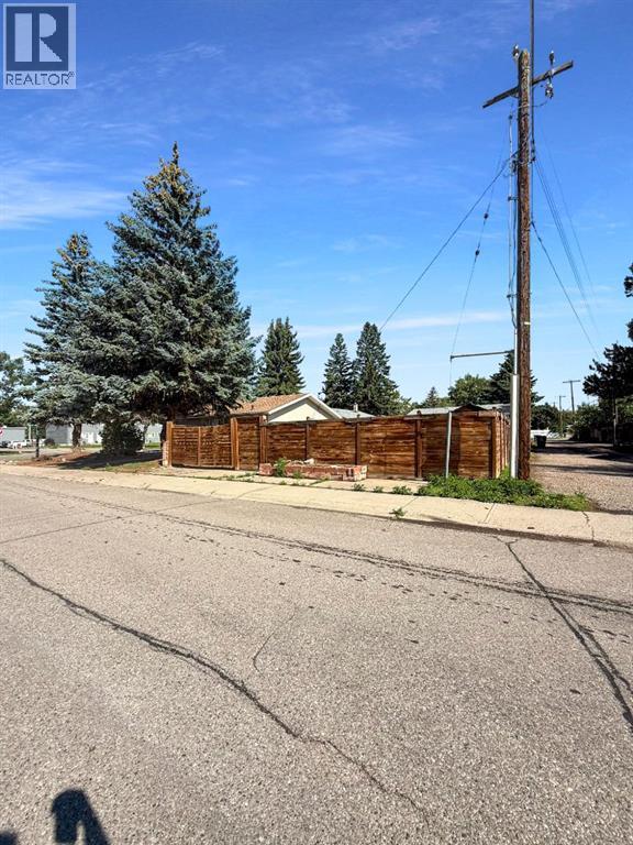 823 23 Street N, Lethbridge, Alberta  T1H 3S9 - Photo 3 - A2243483