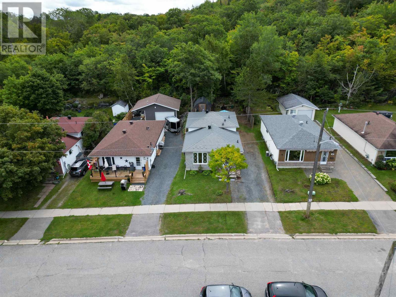 37 Mclaren Cres, Elliot Lake, Ontario  P5A 3M3 - Photo 2 - SM252536