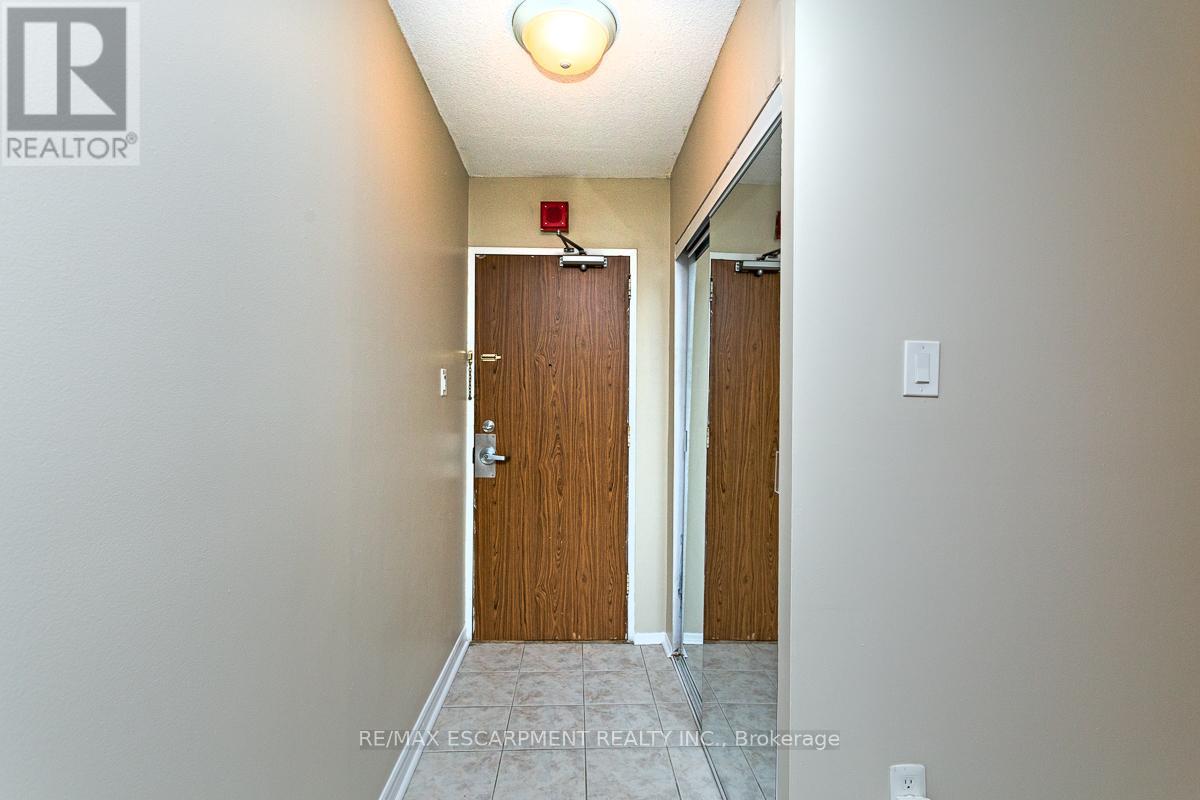 120 - 50 Mississauga Valley Boulevard, Mississauga, Ontario  L5A 3S2 - Photo 3 - W12381594