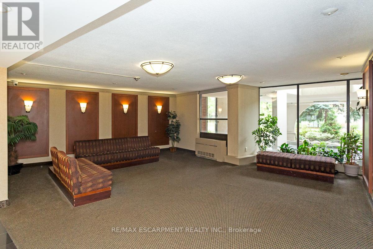 120 - 50 Mississauga Valley Boulevard, Mississauga, Ontario  L5A 3S2 - Photo 31 - W12381594