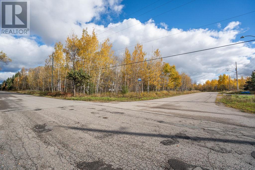 88 Sunset Dr, Sault Ste. Marie, Ontario  P6C 6G4 - Photo 3 - SM253031