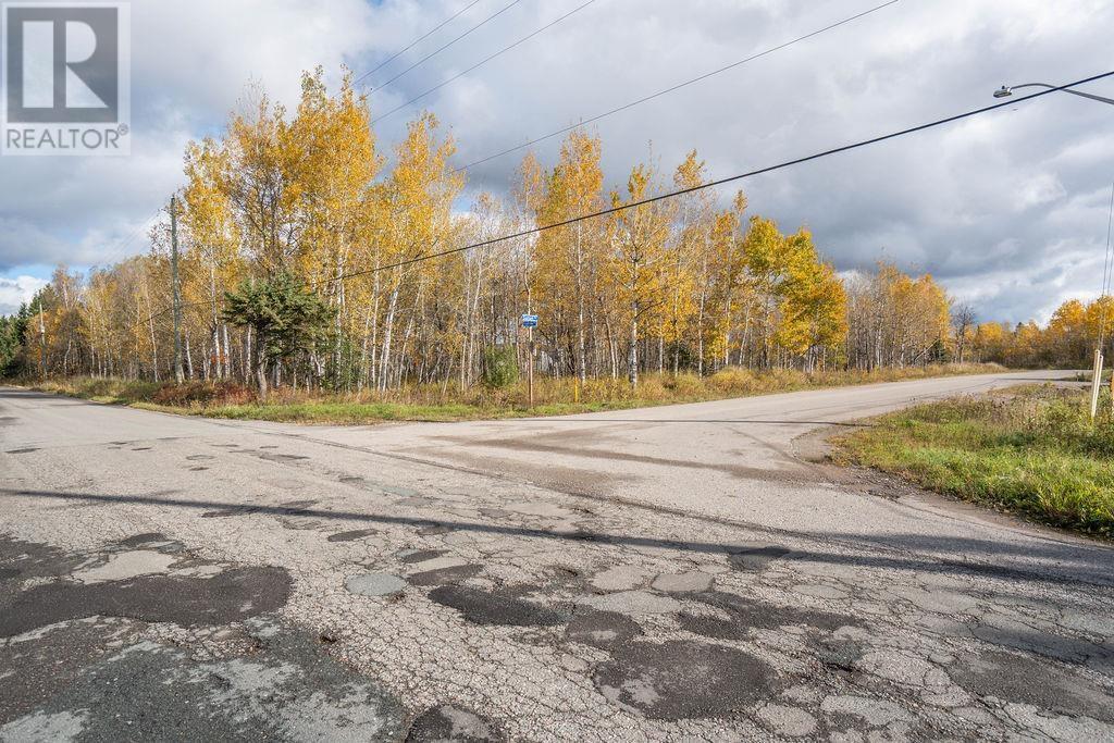 88 Sunset Dr, Sault Ste. Marie, Ontario  P6C 6G4 - Photo 2 - SM253031