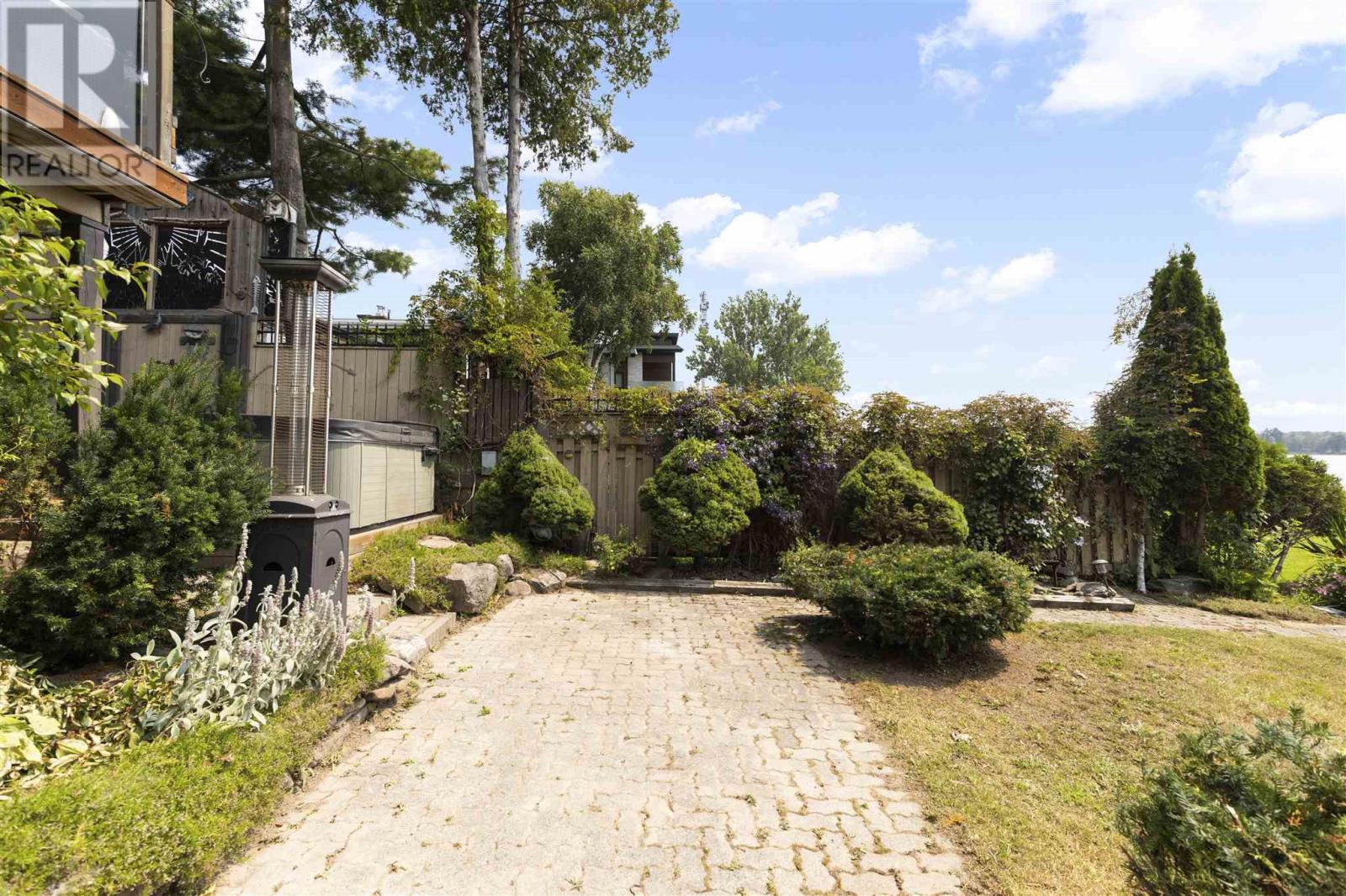 1777 Queen St E, Sault Ste. Marie, Ontario  P6A 2G8 - Photo 4 - SM253035