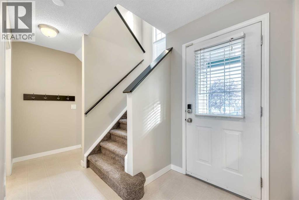 84 Evermeadow Manor Sw, Calgary, Alberta  T2Y 4W8 - Photo 4 - A2264507