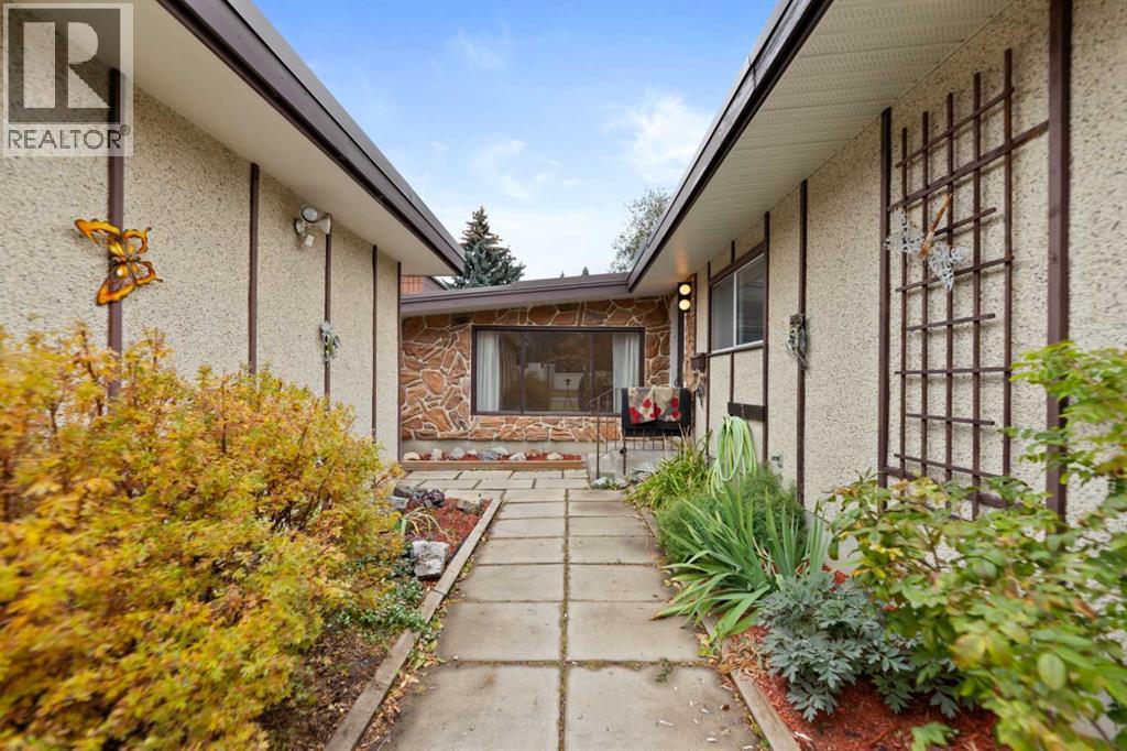 2236 98 Avenue Sw, Calgary, Alberta  T2V 0Z1 - Photo 2 - A2265480