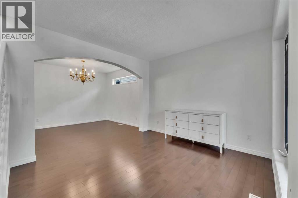338 Panamount Drive Nw, Calgary, Alberta  T3K 5M1 - Photo 8 - A2265519
