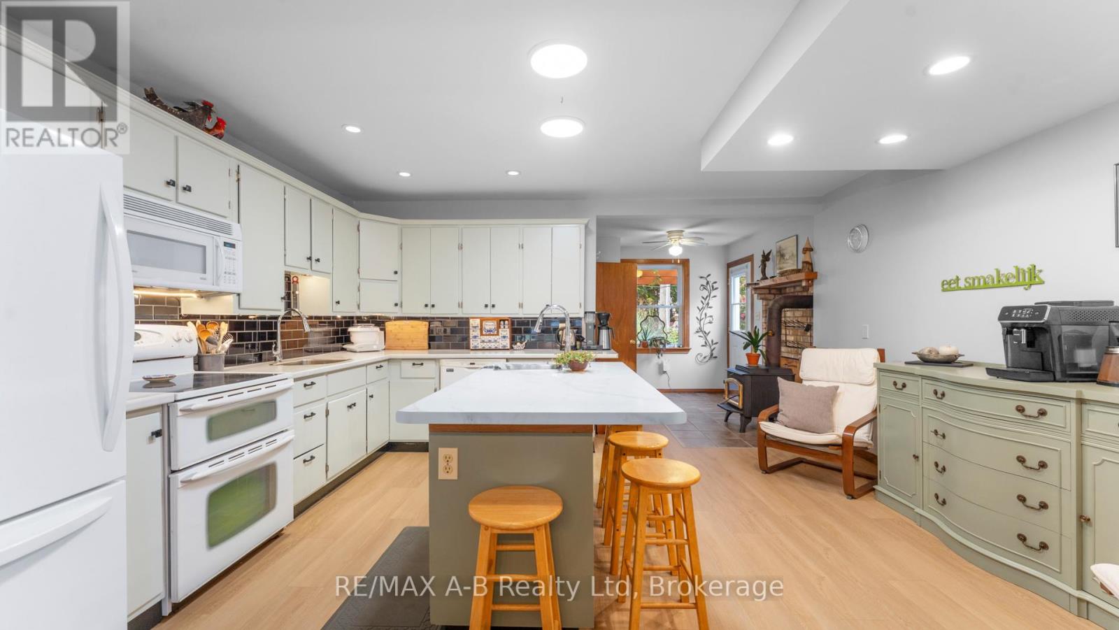 24189 Wellburn Road, Thames Centre, Ontario  N4X 1C6 - Photo 6 - X12474344