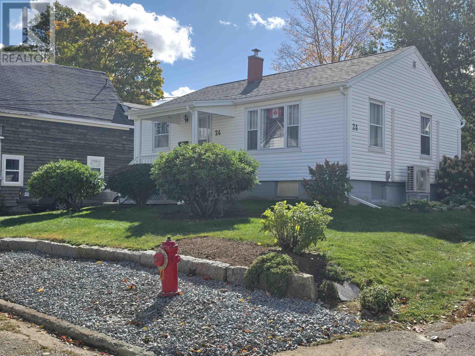 24 Prince Street, Bridgewater, Nova Scotia  B4V 1C6 - Photo 1 - 202526028
