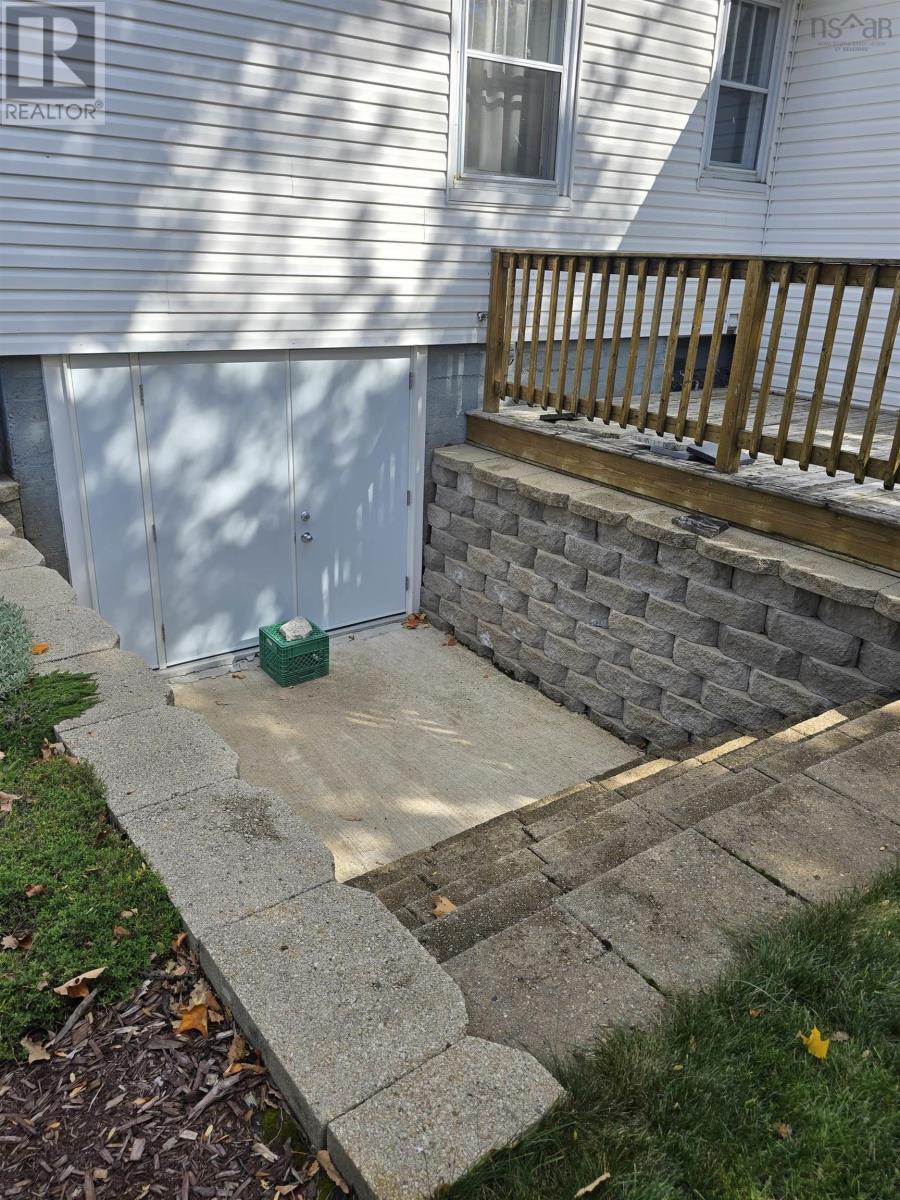 24 Prince Street, Bridgewater, Nova Scotia  B4V 1C6 - Photo 12 - 202526028