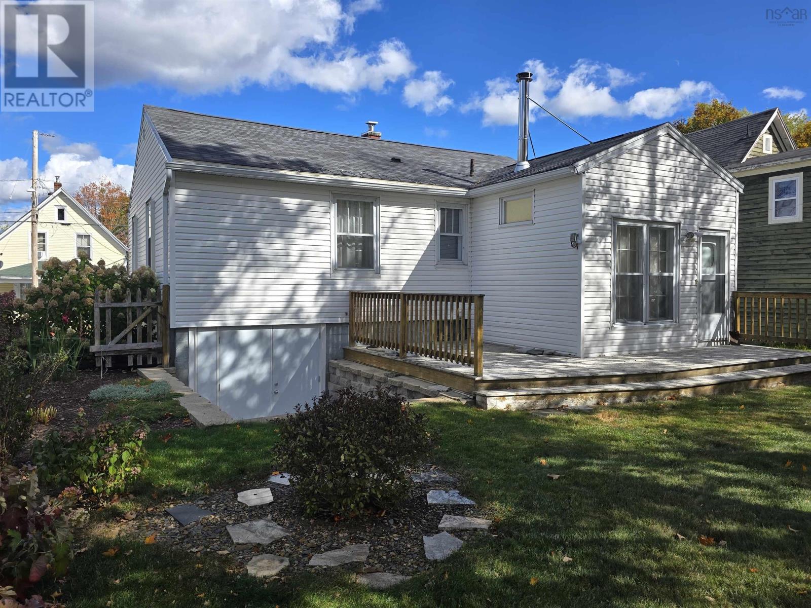 24 Prince Street, Bridgewater, Nova Scotia  B4V 1C6 - Photo 10 - 202526028