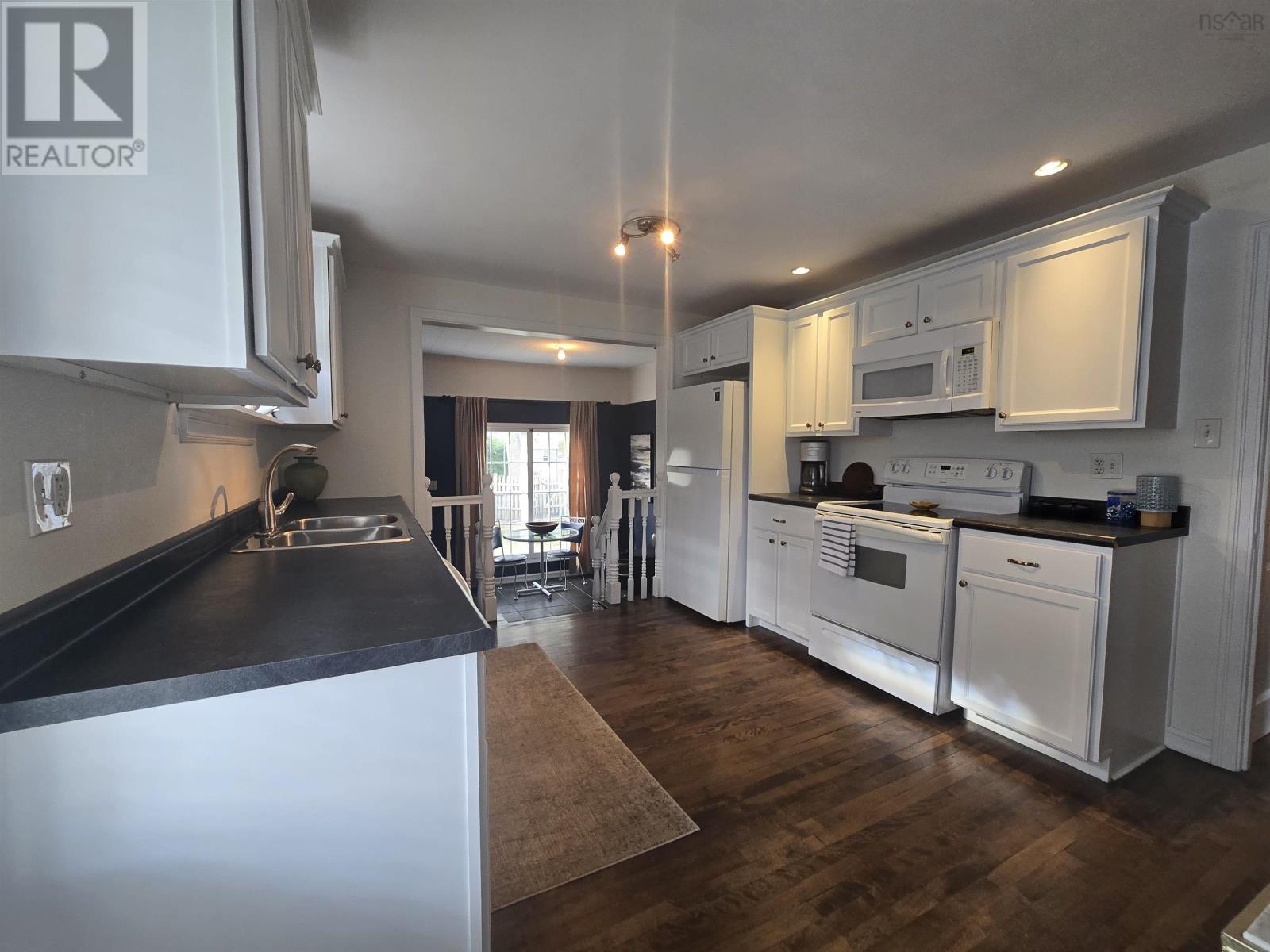 24 Prince Street, Bridgewater, Nova Scotia  B4V 1C6 - Photo 16 - 202526028