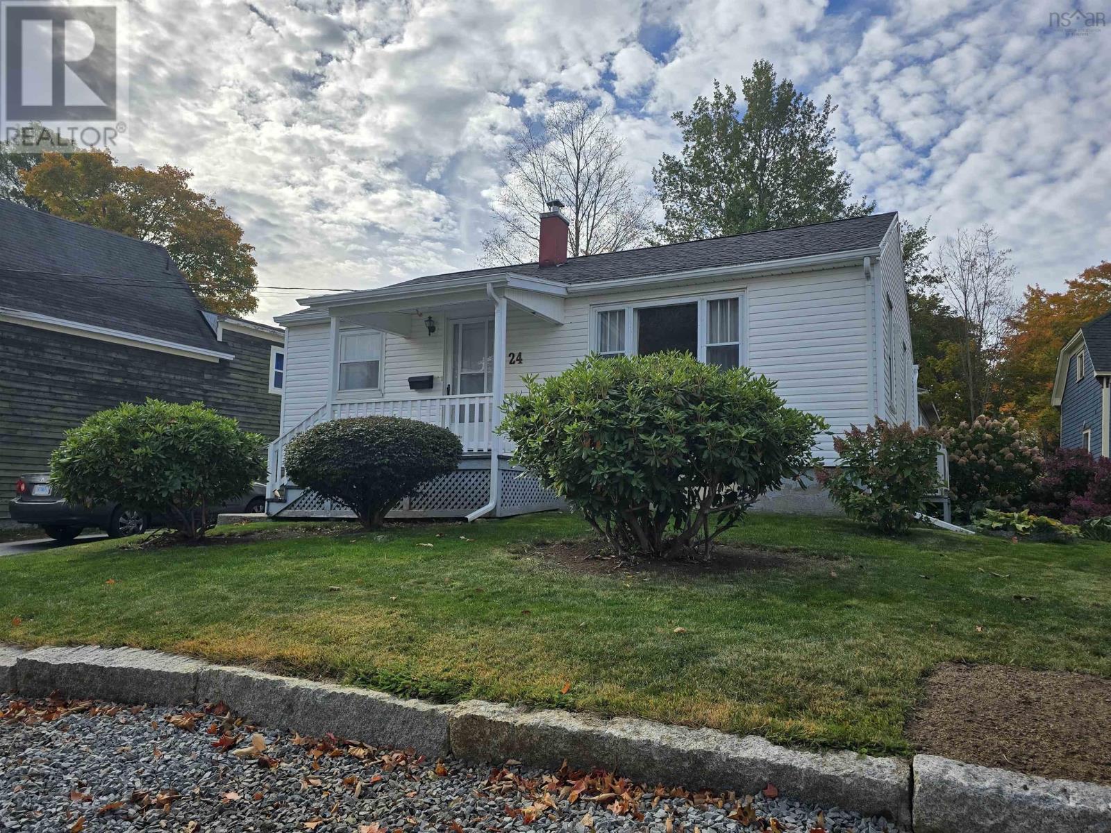 24 Prince Street, Bridgewater, Nova Scotia  B4V 1C6 - Photo 2 - 202526028