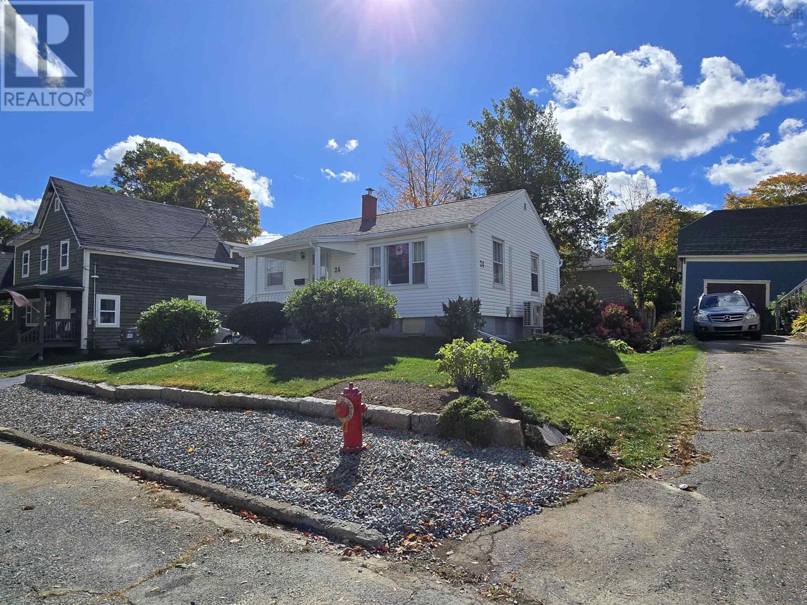 24 Prince Street, Bridgewater, Nova Scotia  B4V 1C6 - Photo 3 - 202526028