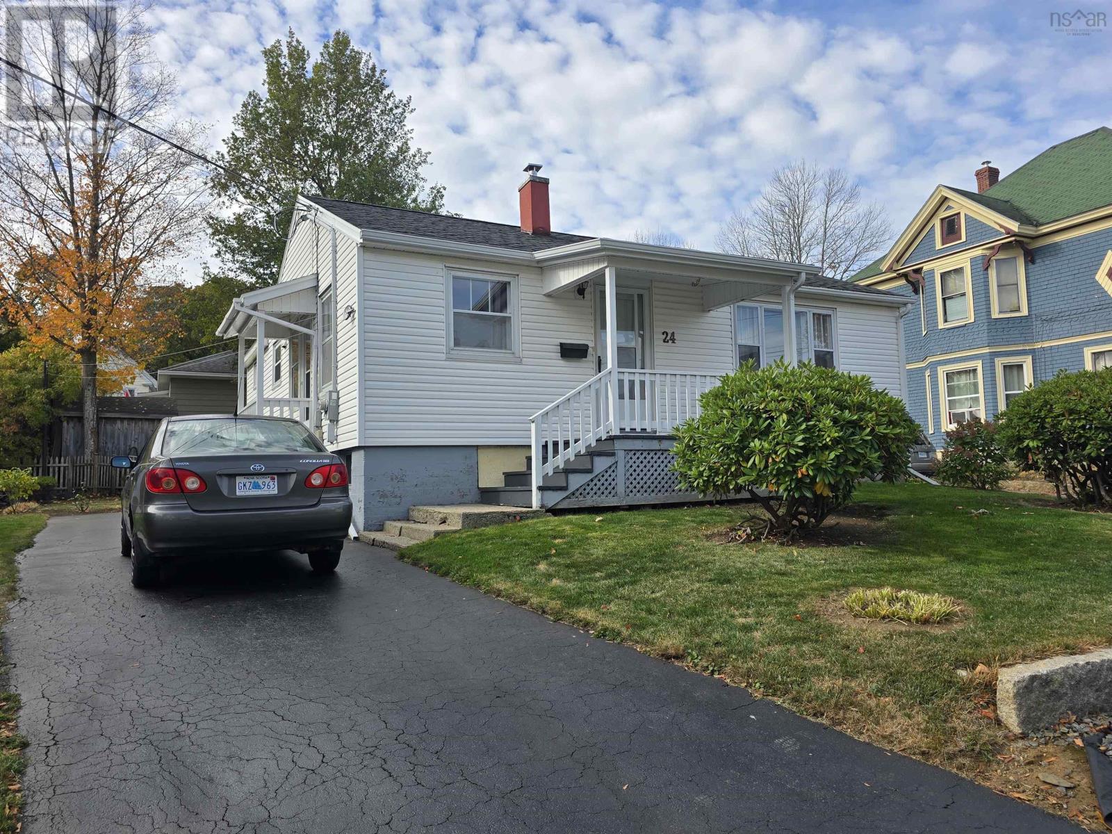 24 Prince Street, Bridgewater, Nova Scotia  B4V 1C6 - Photo 4 - 202526028